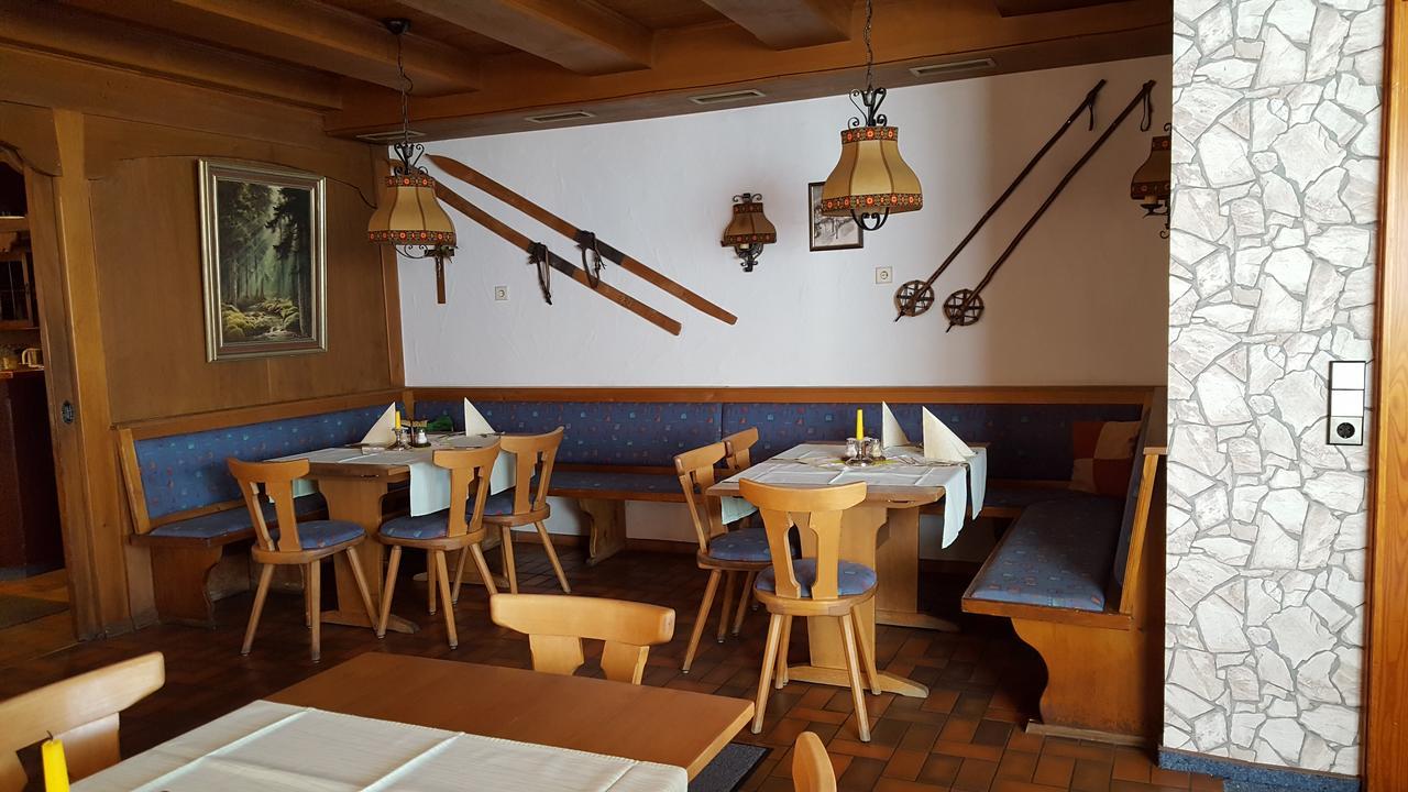 Schwarzwaldgasthof Baeren Titisee-Neustadt Exterior photo