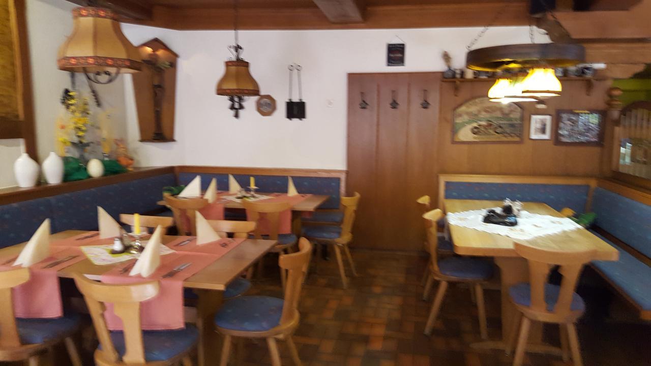 Schwarzwaldgasthof Baeren Titisee-Neustadt Exterior photo