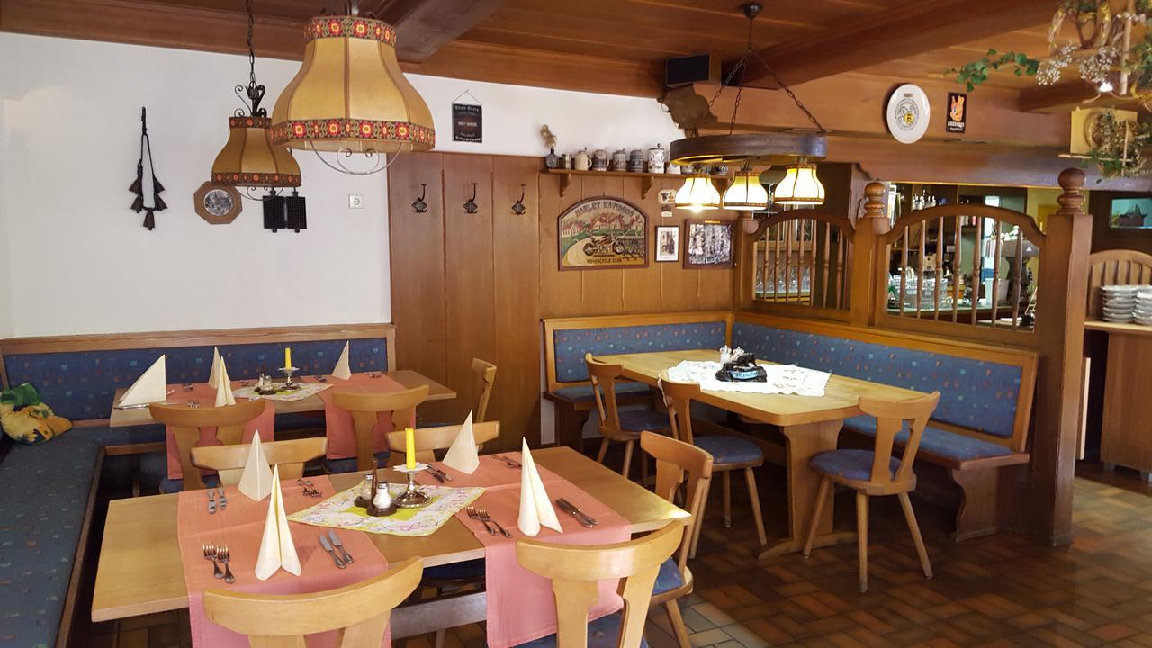 Schwarzwaldgasthof Baeren Titisee-Neustadt Exterior photo